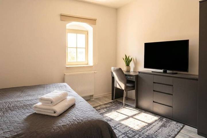 Ganze Wohnung, Elbquartier mit Balkon & Parkplatz in Pirna in Pirna, Elbsandsteingebirge
