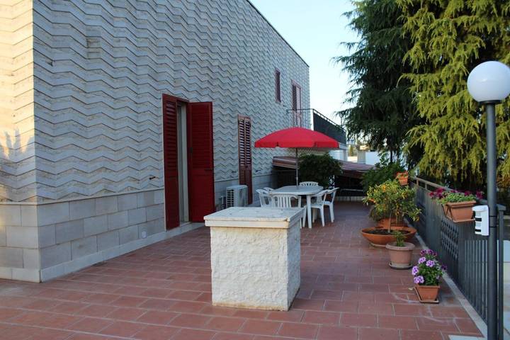 Location de vacances pour 5 personnes, avec jardin et vue, adapté aux familles à Antonelli