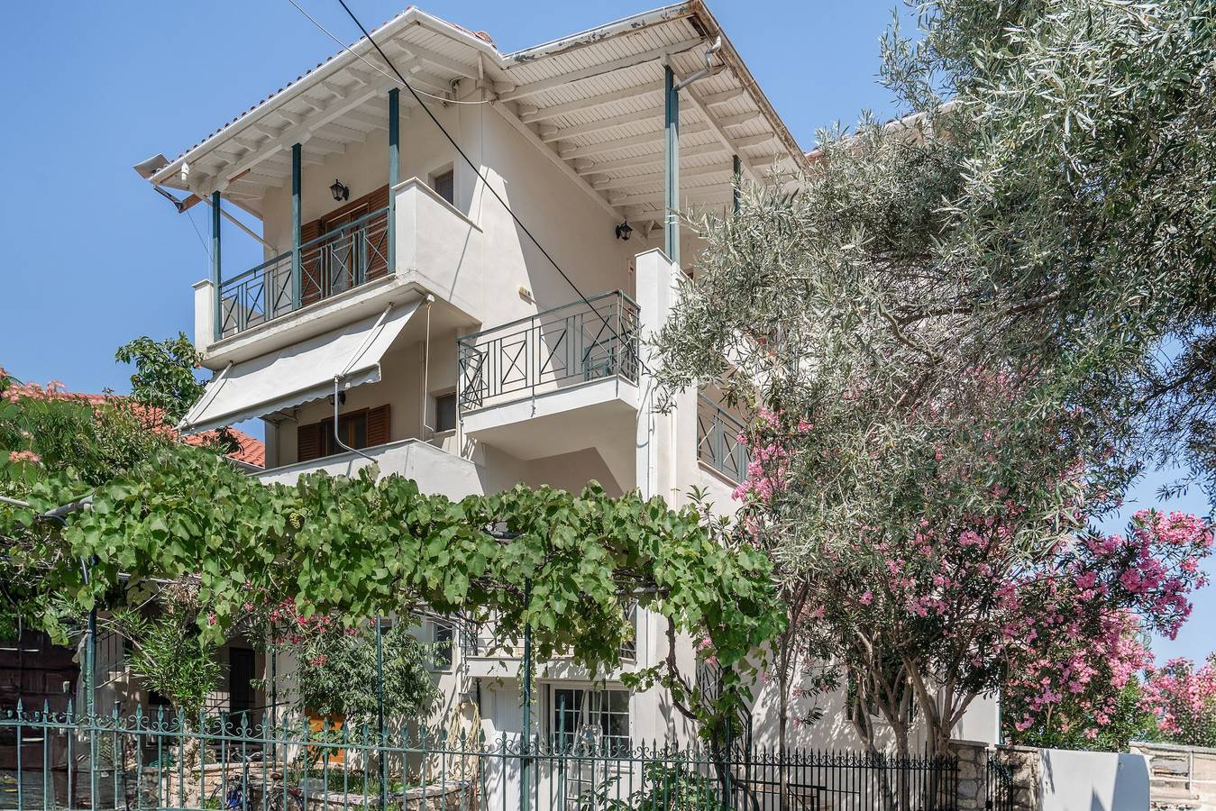 Ganze Wohnung, Ferienwohnung 'Theodoros 1' mit Meerblick, Wi-Fi und Klimaanlage in Nikiana, Alexandros
