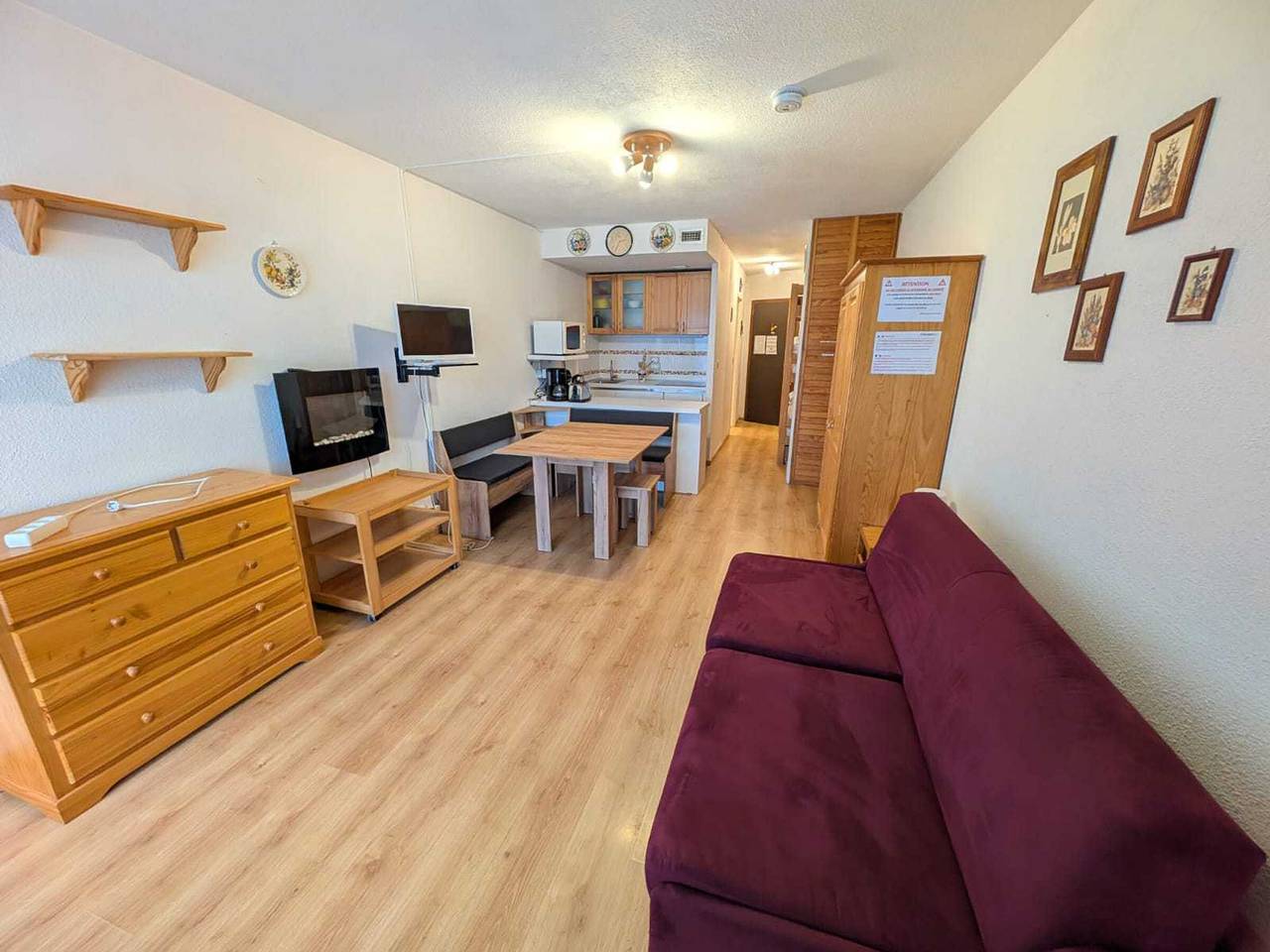 Entire studio, Comfortable studio for 4 with dishwasher, washing machine, balcony, pets allowed in Montgenèvre, Briançon region