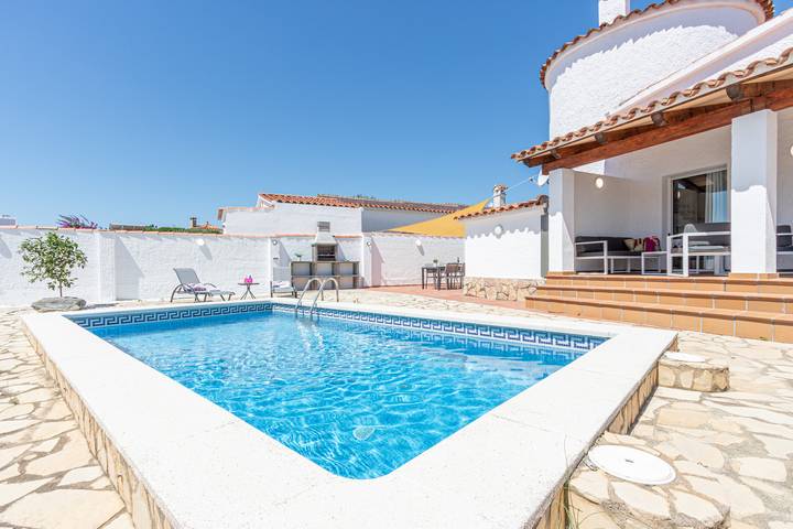 Villa pour 6 personnes, avec terrasse, animaux acceptés à Empuriabrava