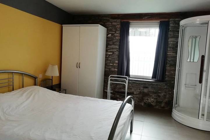 Location de vacances pour 12 personnes, avec sauna et jardin ainsi que terrasse et jacuzzi, animaux acceptés à Paliseul - 2