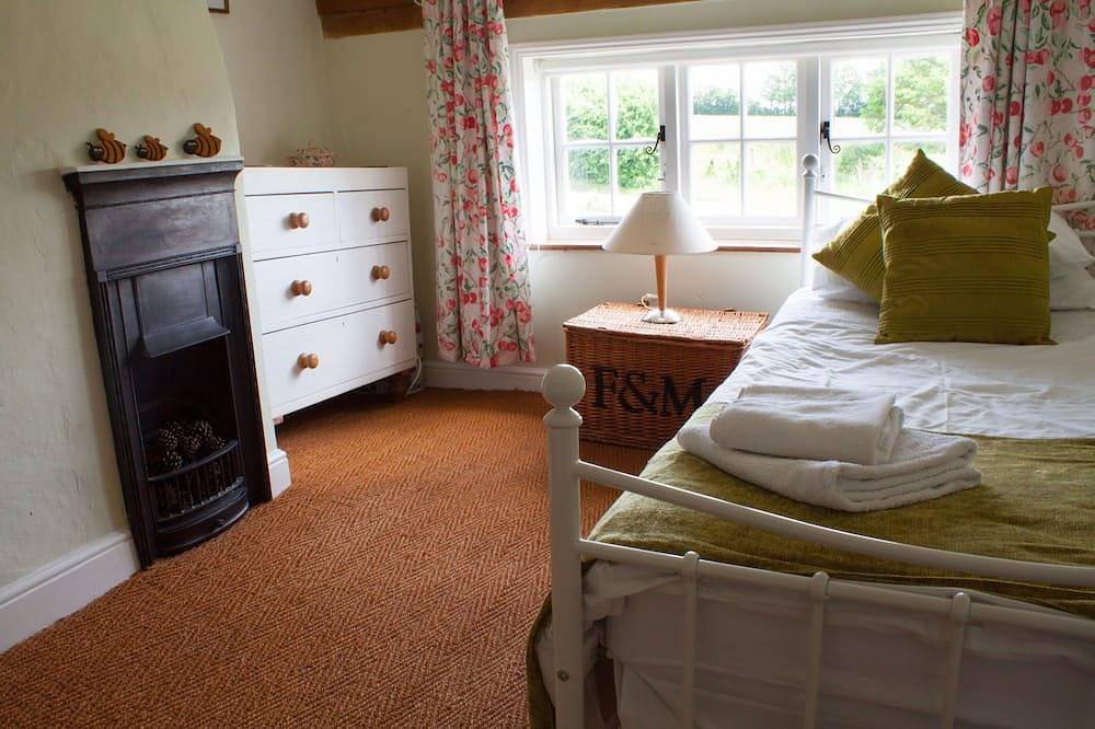 Blick auf offenes Ackerland, ideal zur Erkundung der Küste von Suffolk in Suffolk