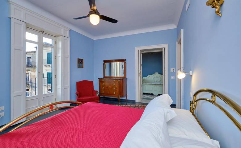 Apartamento entero, Apartamento de vacaciones para 3 personas con balcón/terraza in Ragusa (Sicilia), Provincia de Ragusa