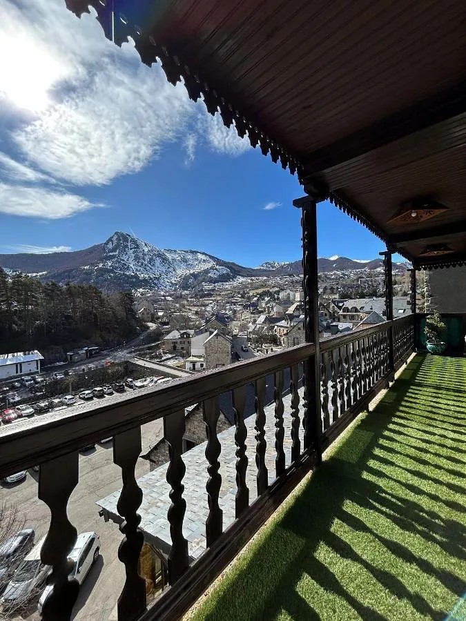 Holiday home for 10 people, with balcony and view - 1