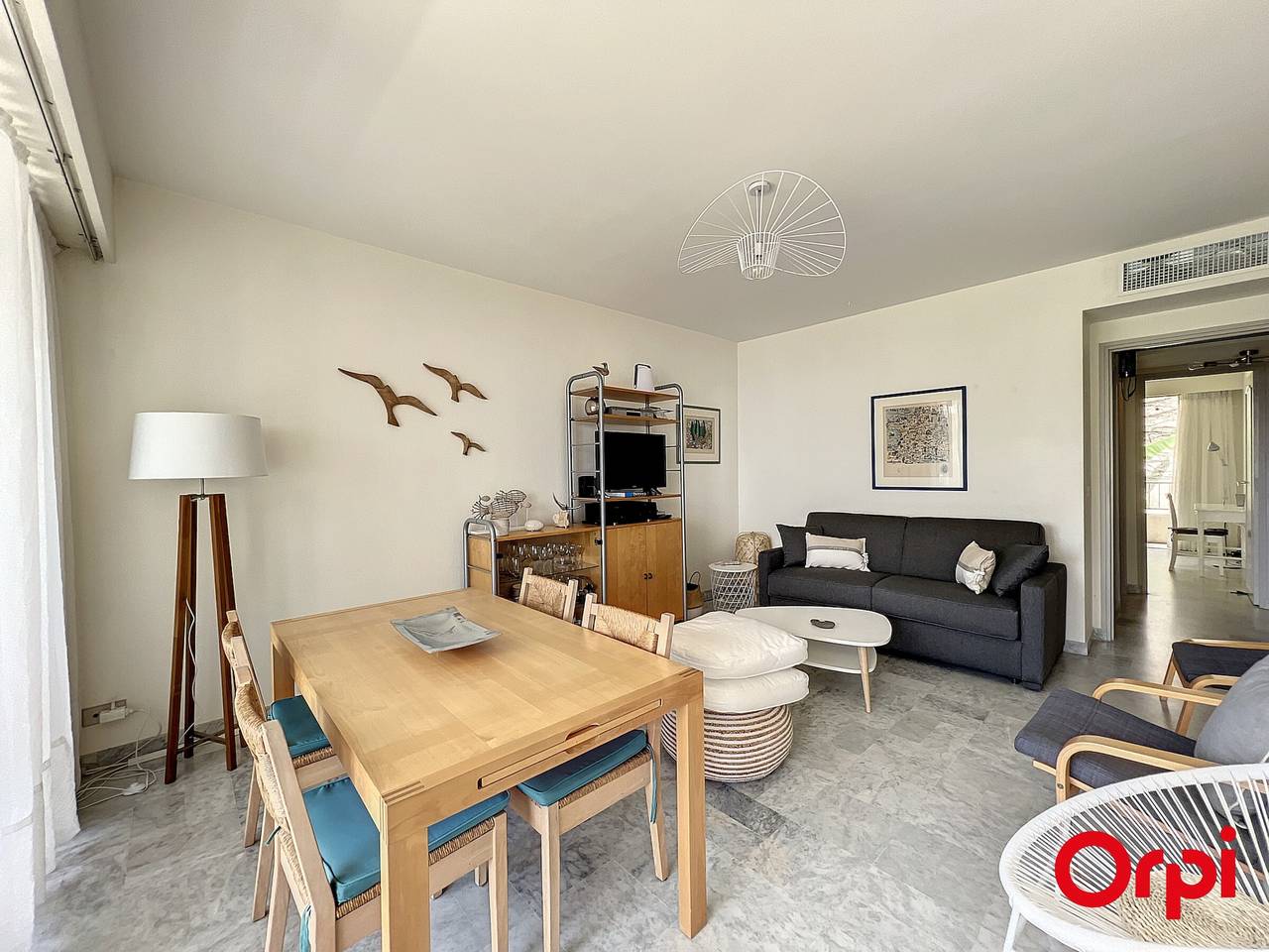 Entire apartment, Air-conditioned apartment with pool and secured garage in Menton, sleeps 4 in Menton, Nice region