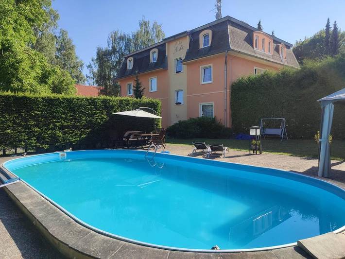 Ferienhaus für 3 Personen, mit Garten und Ausblick sowie Sauna und Pool in Marienbad