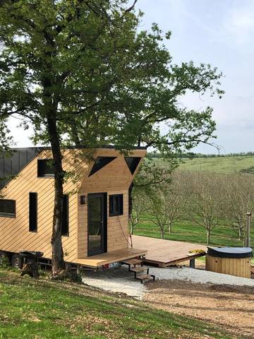 Chambre d’hôte pour 2 personnes, avec piscine et terrasse ainsi que jardin et jacuzzi à Cuzance