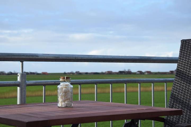 Ferienhaus für 9 Personen, mit Sauna und Balkon sowie Garten in Dornum
