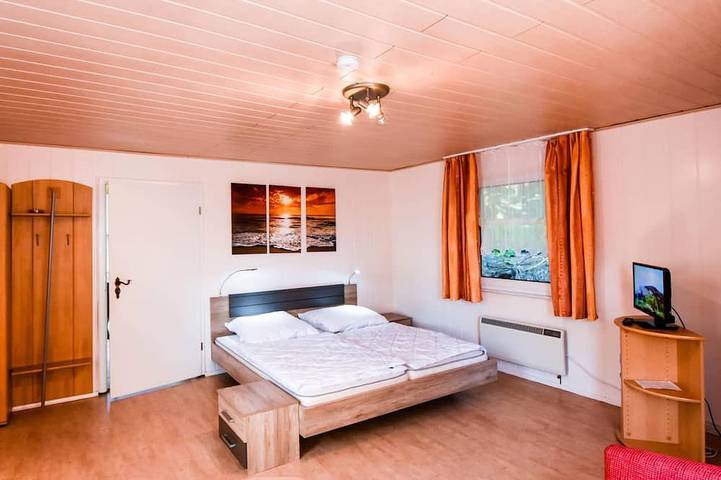Bungalow für 2 Personen, mit Terrasse und Garten in Sellin - 2