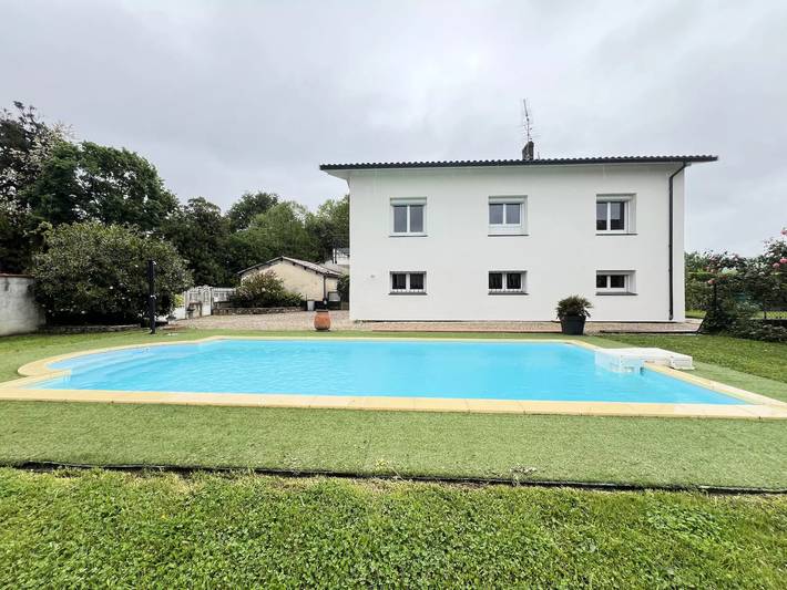 Gîte pour 6 personnes, avec jardin dans Boussens