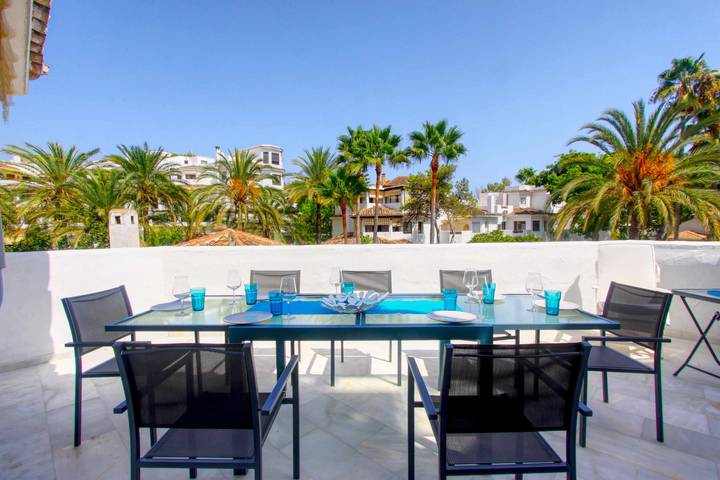 Vakantieappartement voor 12 personen, met kinderzwembad en terras in Elviria