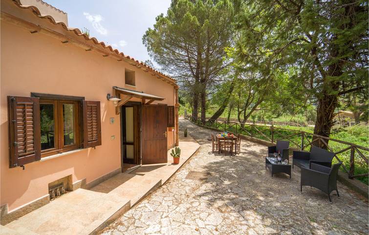 Casa vacanza per 5 persone, con piscina e terrazza, adatto a famiglie con bambini in Provincia di Palermo