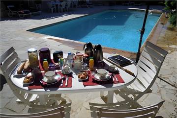 Chambre d’hôte pour 2 personnes, avec jardin et piscine à Antibes