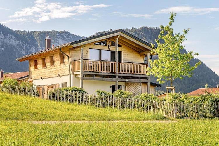 Chalet Alpenzauber mit beheiztem Pool, Inzell in Inzell, Bayerische Alpen