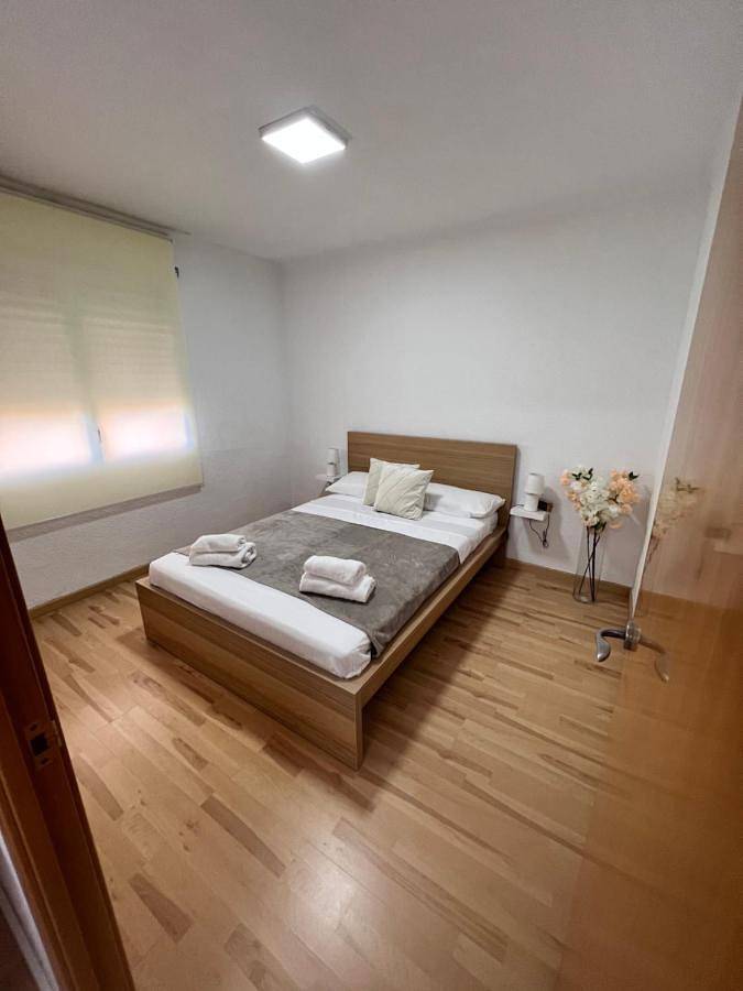 Apartamento entero, Three-Bedroom Apartment in Viladecans, Bajo Llobregat