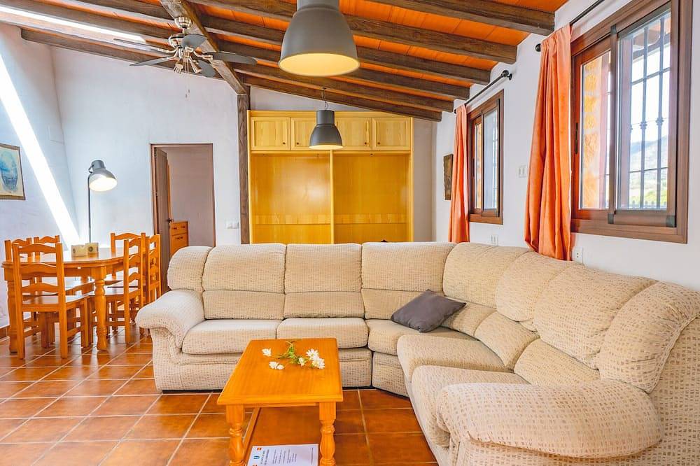 Cubo's Casita Rural Haro / wifi gratis / piscina privada in Cártama, Provincia de Málaga