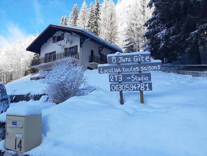 Gîte pour 4 personnes, avec Balcon et Terrasse ainsi que Jardin et Vue à Lajoux