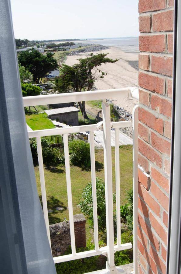 Gîte pour 2 personnes, avec terrasse ainsi que vue et jardin, animaux acceptés à Saint-Jean-le-Thomas - 3