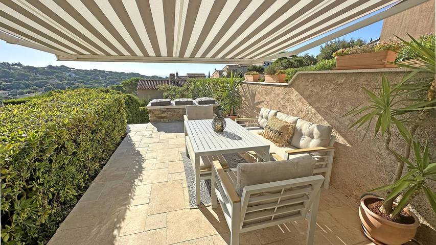 Location de vacances pour 4 personnes, avec piscine ainsi que jardin et terrasse dans Plage De La Croisette Sainte Maxime - 3