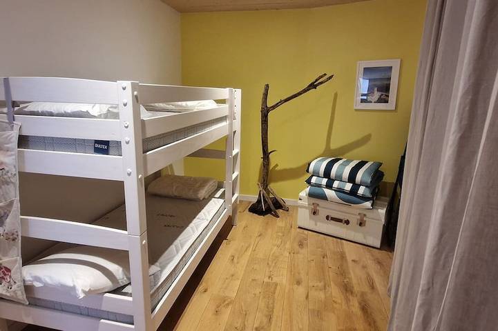 Location de vacances pour 6 personnes, avec jardin dans Plage De L Arnerault La Flotte - 2