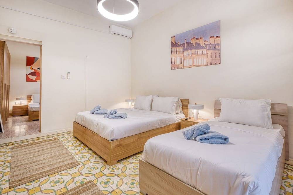 Traditional, large 3 bedroom house with Yard Jbar1-1 in San Giljan, Malta