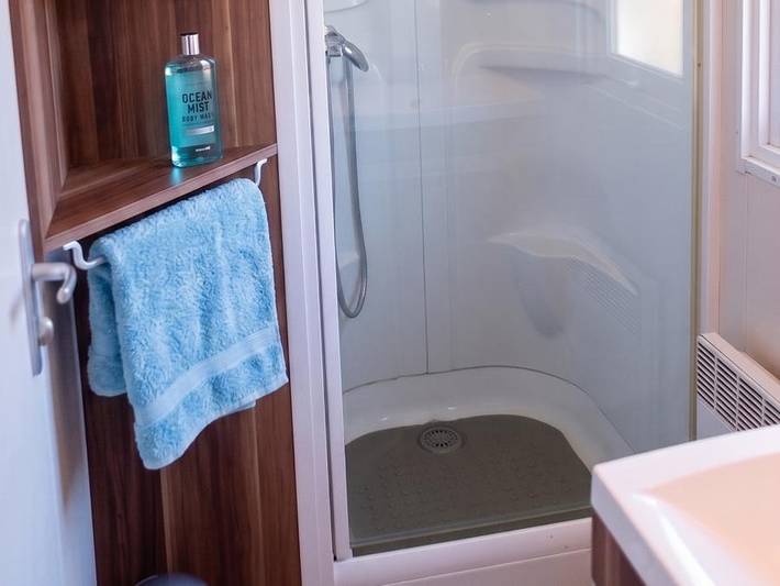 Camping Chanset - Mobilheim 6 personen - Montrognon - Tv in Ceyrat, Regionaler Naturpark Volcans d'Auvergne