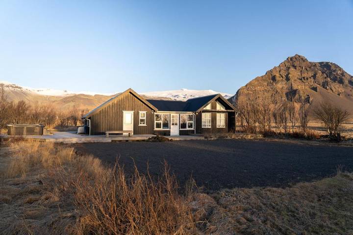 Albergue para 7 personas, con jardín y vistas en Islandia