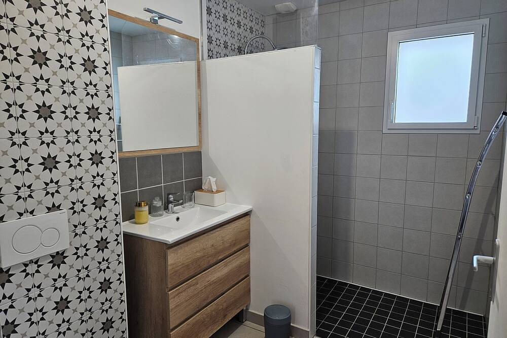 Single-storey house, close to town center and bus station. in Saint-Pol-de-Léon, Ceinture Dorée