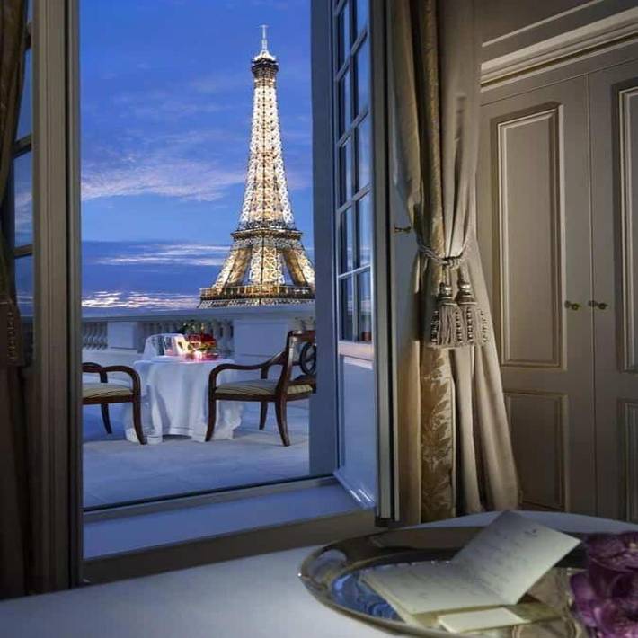 Ferienwohnung für 13 Personen, mit Balkon und Whirlpool sowie Terrasse und Garten in Paris