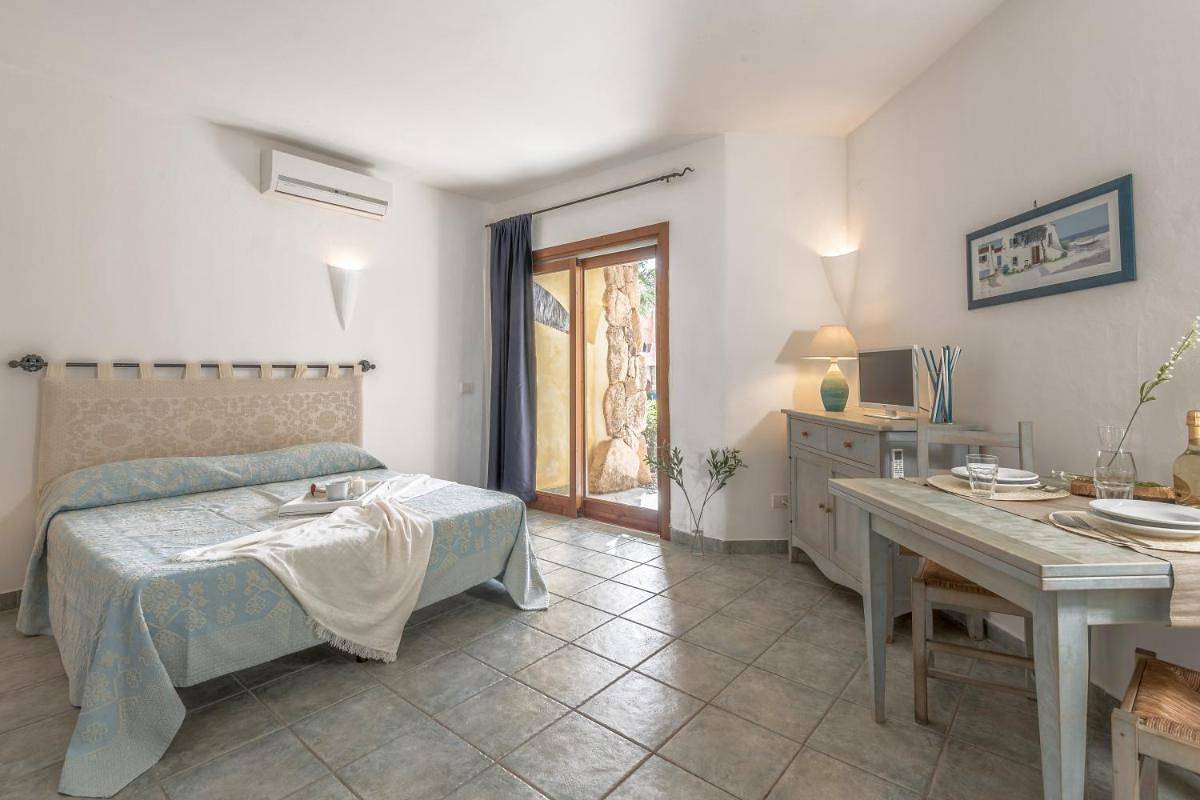 Entire apartment, Tranquil Palau Green Village Studio sleeps 2 plus a Child bed possible num 0476 in Palau (town), Palau (Sardinia)