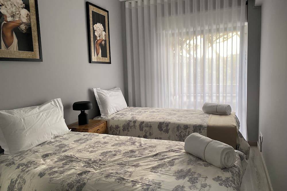 Entire apartment, Estoril Casino 3 Bedrooms With Pool in Cascais e Estoril, Costa de Lisboa