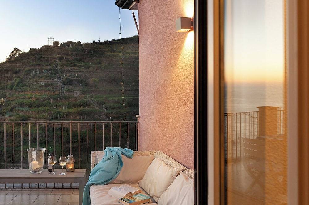 La Terrazza 85: breathtaking views, tranquility and garden. Citr Code 011024 in Manarola, Riomaggiore Municipality