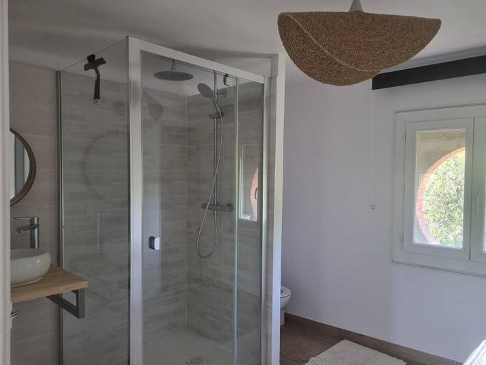 Gîte pour 2 personnes, avec piscine ainsi que jardin et vue à Cusset - 3
