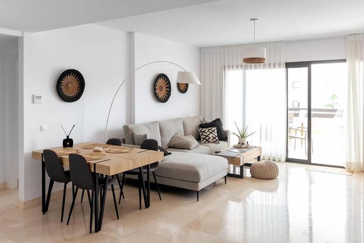 Apartamento de vacaciones para 4 personas, con vistas además de piscina y jardín - 1