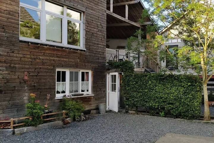 Location de vacances pour 2 personnes, avec Terrasse ainsi que Jardin et Piscine à Bertogne