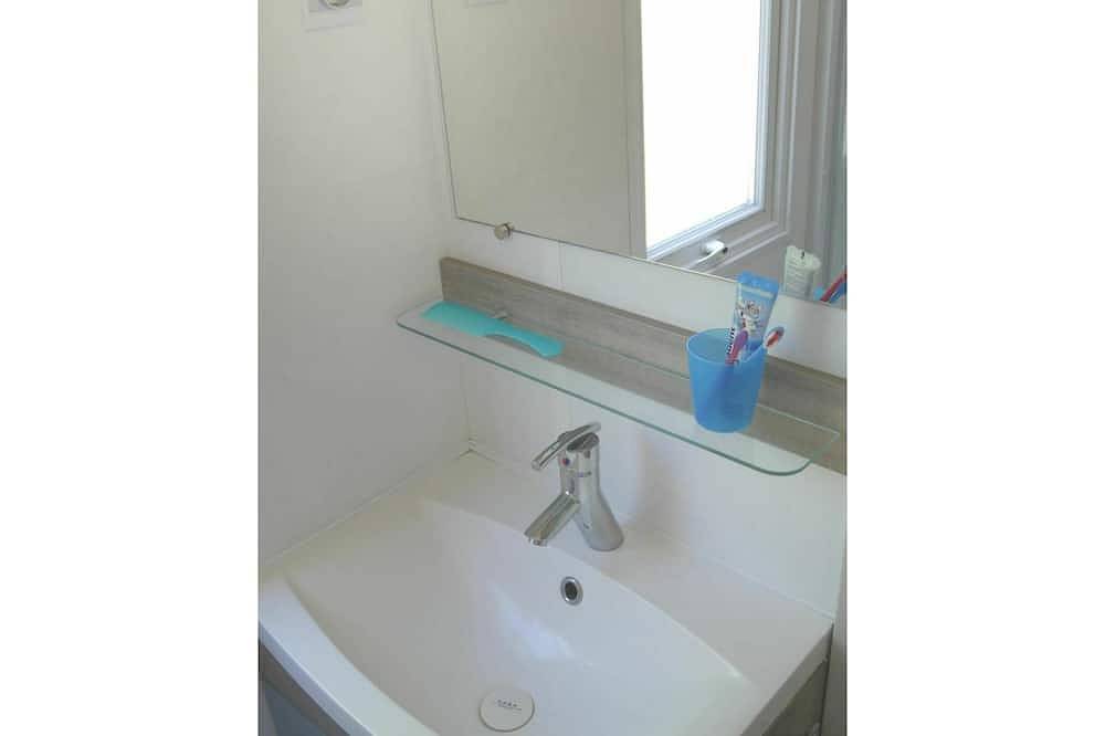 Nice apartment in villa for 5 guests with pool, Wifi, A/C, terrace and parking in Balatonfüred, Balatonfüredi járás