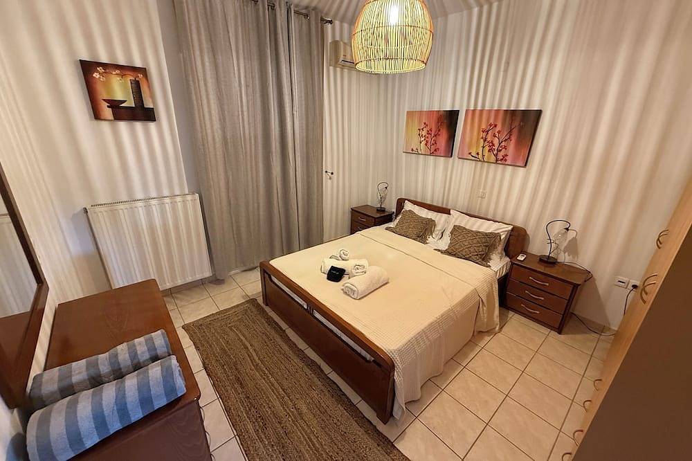 Luxury Villa Amelia with Pool, Bbq, Free Wifi- 3 Bedrooms Skiathos in Kalyvia, Sporaderne