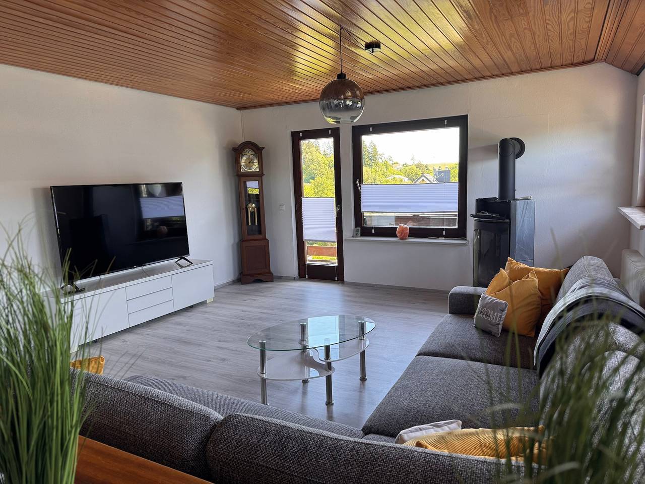 Apartamento entero, Apartamento 'Auszeit' con terraza privada, jardín privado y Wi-Fi in Niedereschach, Selva Negra Central