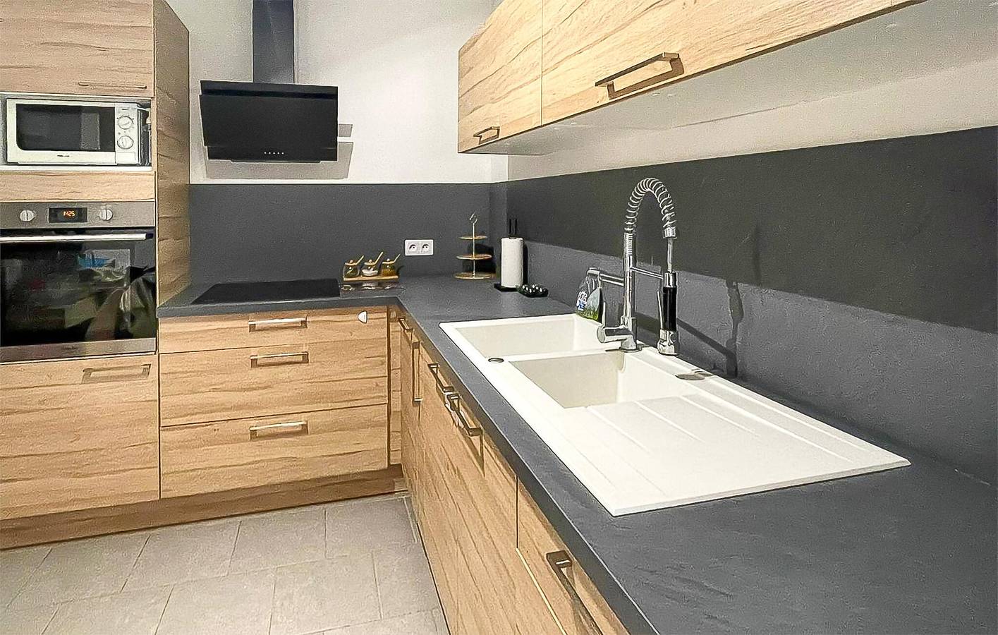 Appartement confortable à 700m du centre ville de La Roquebrussanne in La Roquebrussanne, Région de Brignoles