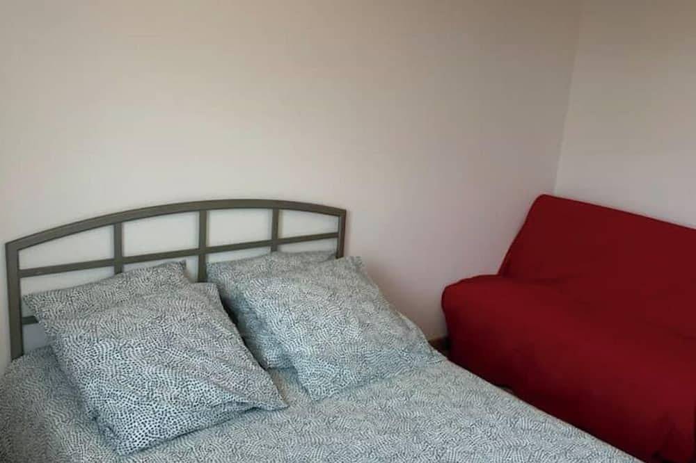 Large new 3-bedroom house for 6 people in Saint-Loubès, Bordeaux region