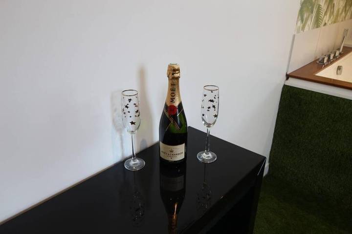 Location de vacances pour 2 personnes, avec jardin et terrasse ainsi que sauna et jacuzzi à Le Bourg-Dun - 2