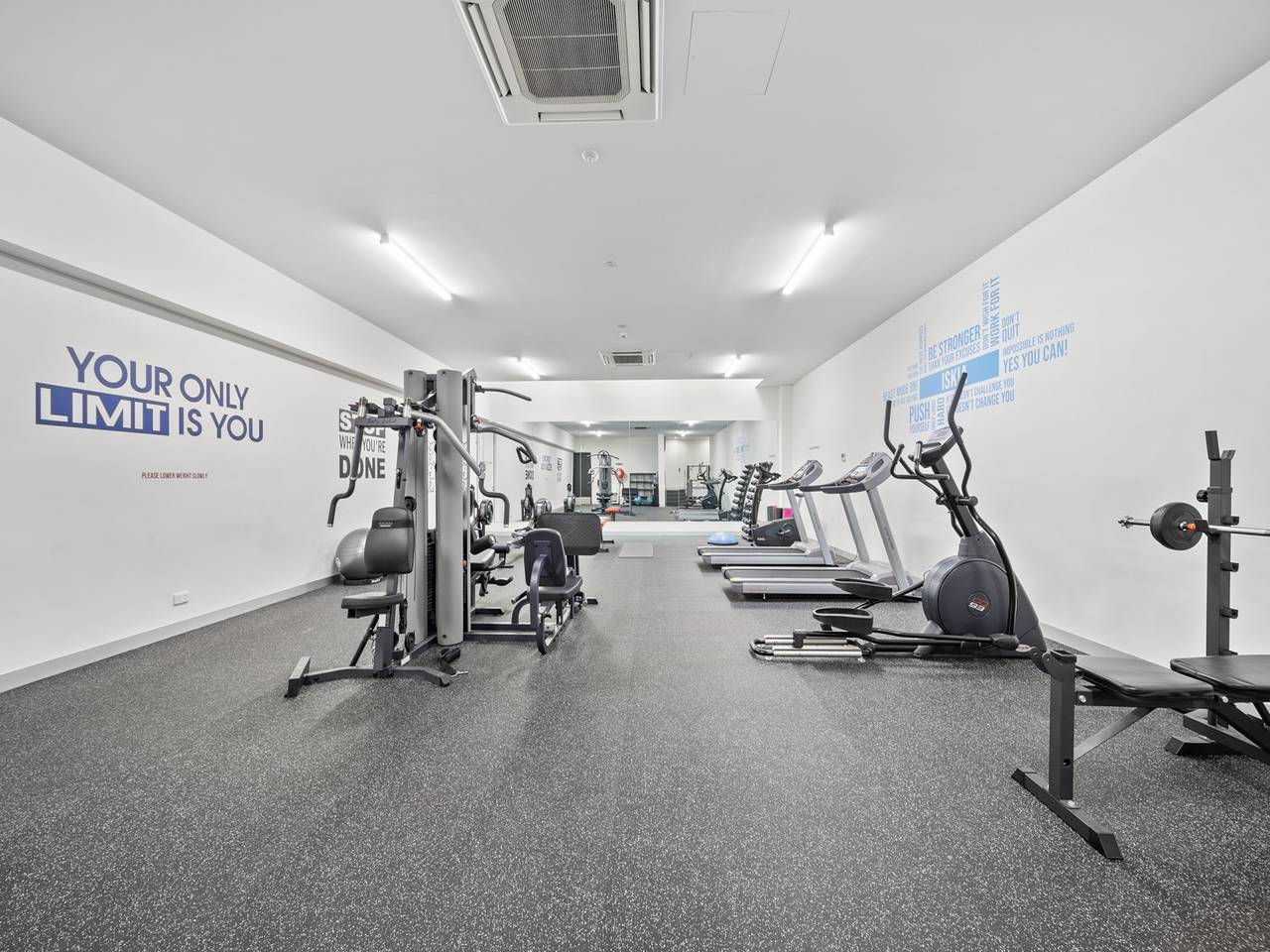 Entire apartment, Inner-City 2-Bed with Large Balcony, Garden & Gym in North Canberra, Canberra