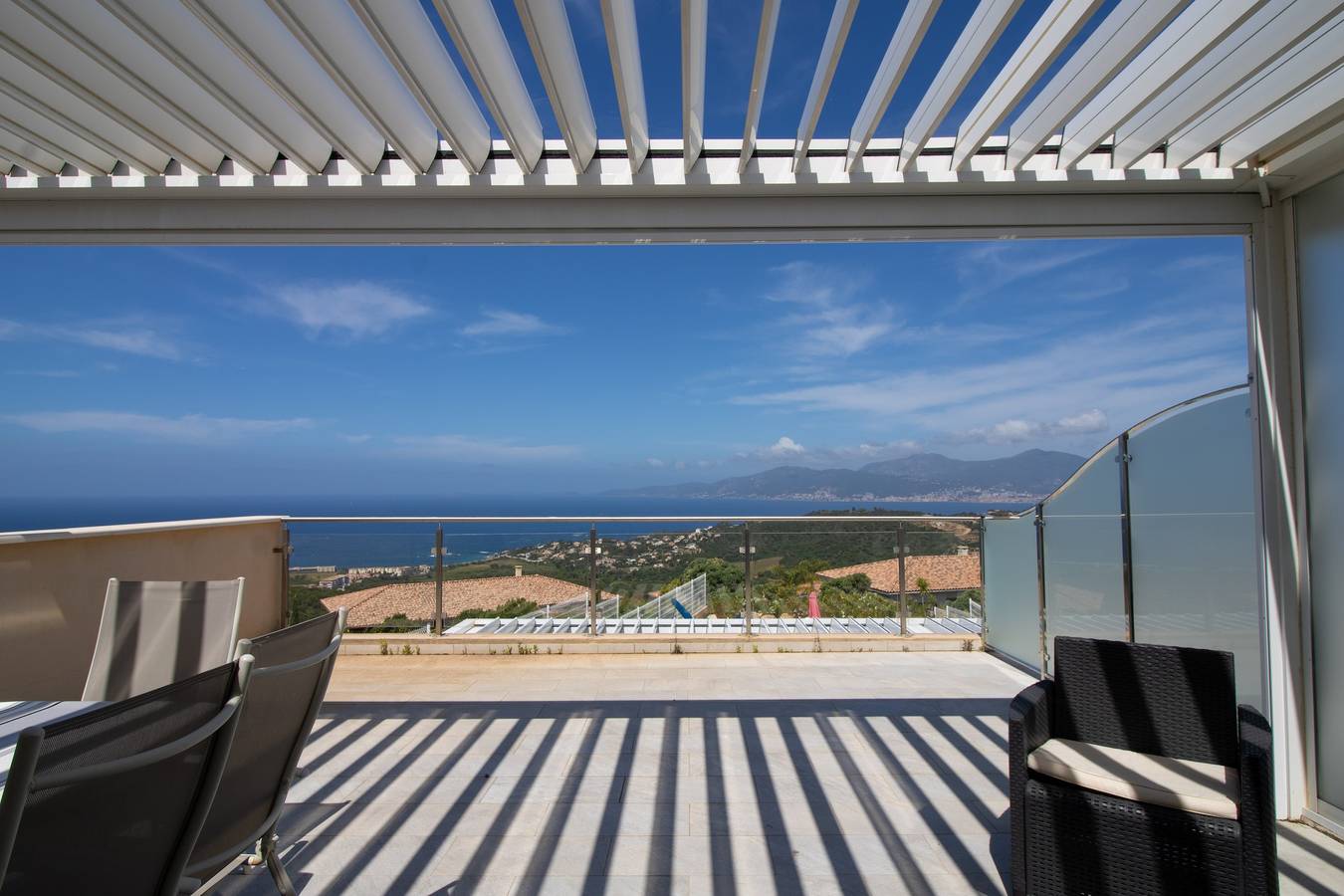Appartement entier, Appartement 'Sublime Neuf' avec Vue Mer, Piscine Partagée et Wi-Fi in Albitreccia, Région d'Ajaccio