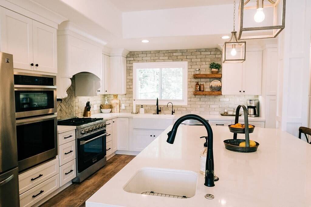 Private boat dock, 2 master bedrooms, Bbq, lake views, close to Yosemite in Bass Lake