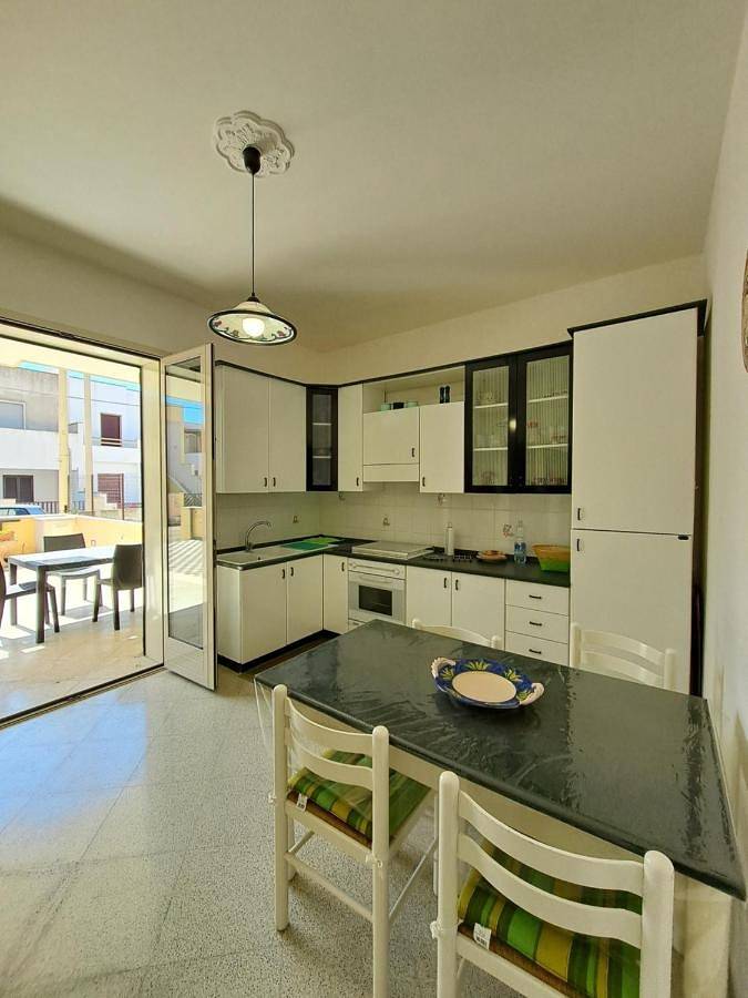 Location de vacances pour 6 personnes, avec jardin et vue, adapté aux familles à Lido Marini - 3