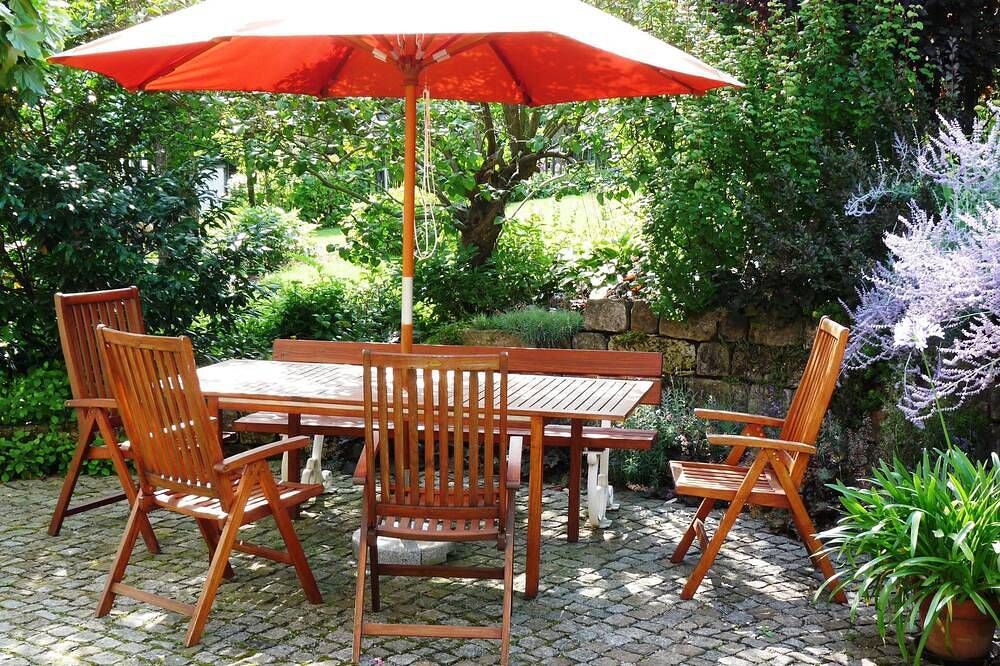 Entire apartment, Quiet, close to the center, 5 min. to train, 3 bedrooms, family friendly, garden in Plauen (Dresden), Dresden