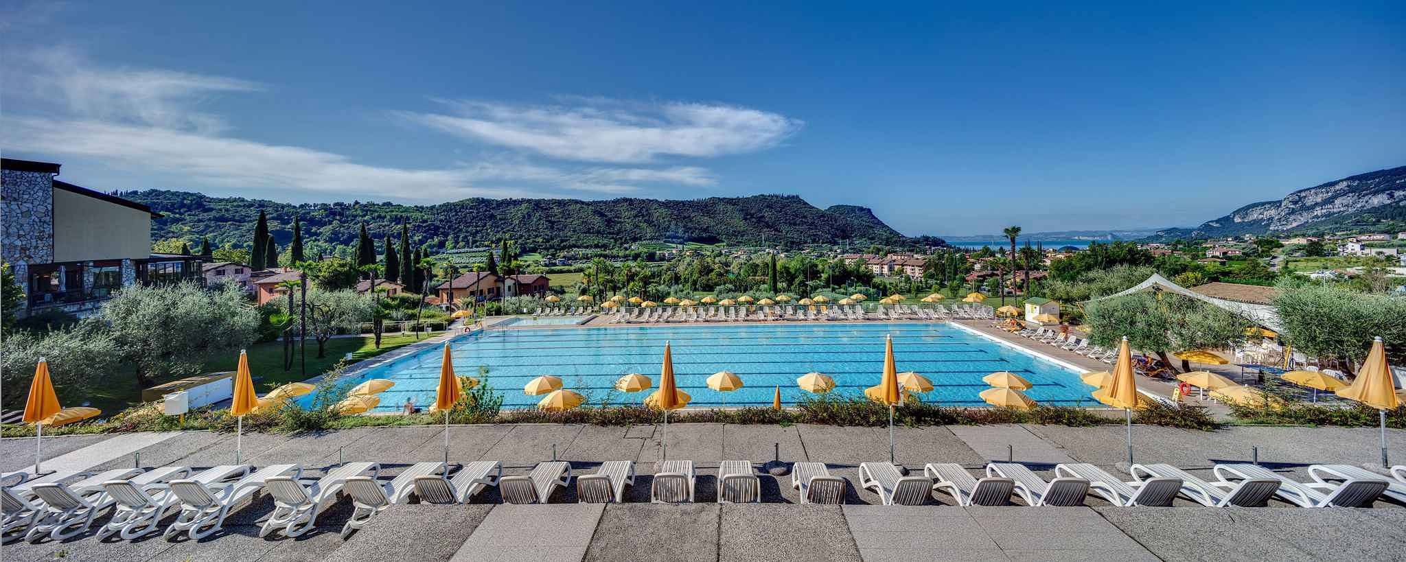 Apartamento vacacional entero, Apartamento vacacional con balcón o terraza con vista al lago, Wifi y aire acondicionado  in Garda, Montañas Garda