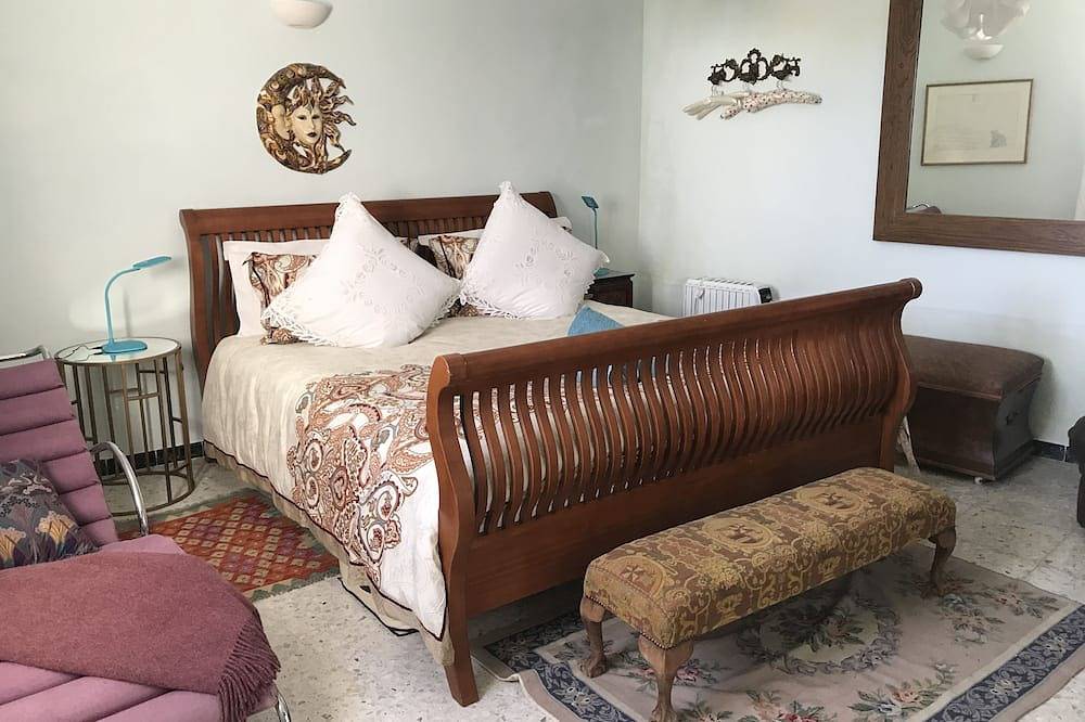 Artists Villa with panoramic views of sea, national parks and historic town in Medina-Sidonia, Costa de la Luz