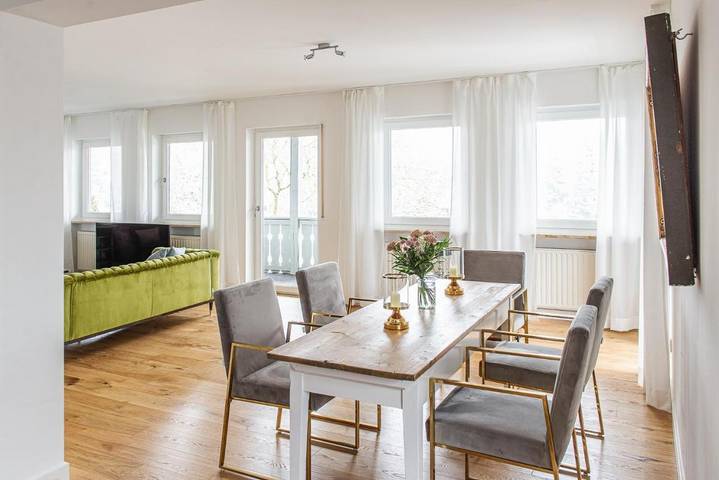 Ferienwohnung für 5 Personen, mit Balkon und Terrasse sowie Garten und Ausblick